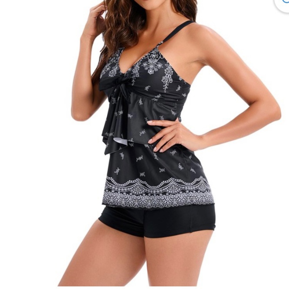 Black and white tankini with shorts XL NWT